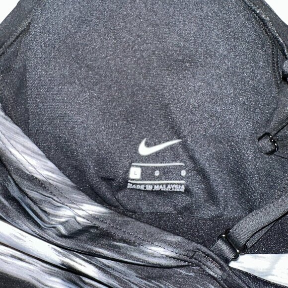 Nike Women’s Halter Tank Top Built-In Bra Black & White Size Large Athletic EUC - Picture 6 of 6